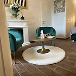 La Dolce Vita Luxury Ii With Best Free Private Parking In Center Appartamento Pola