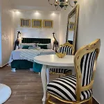 La Dolce Vita Luxury Ii With Best Free Private Parking In Center