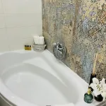 La Dolce Vita Luxury Ii With Best Free Private Parking In Center Appartamento