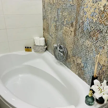 La Dolce Vita Luxury Ii With Best Free Private Parking In Center Apartman
